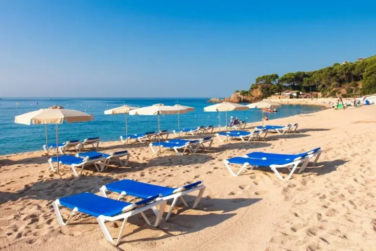 spanija-ljoret-de-mar-fenals-beach-felix-travel-1