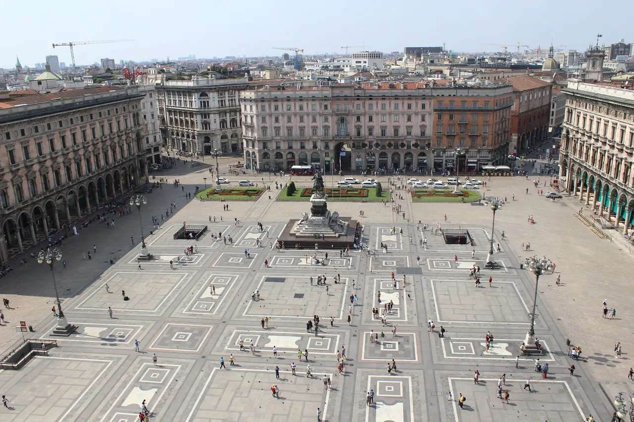 milan-piazza-duomo