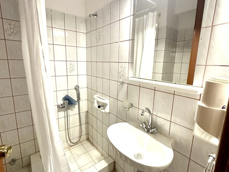 hotel-afroditi-kupatilo
