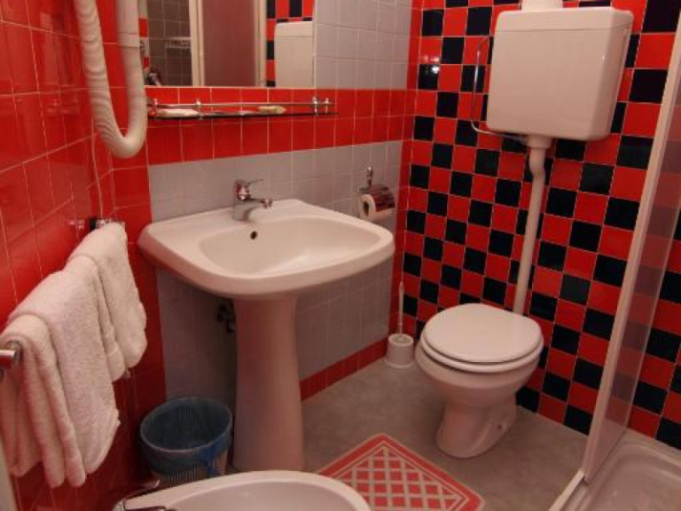 hotel_esperia_kupatilo_sanremo_leto_felix_travel