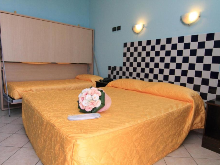 hotel_esperia_visekrevetna_soba_sanremo_leto_felix_travel